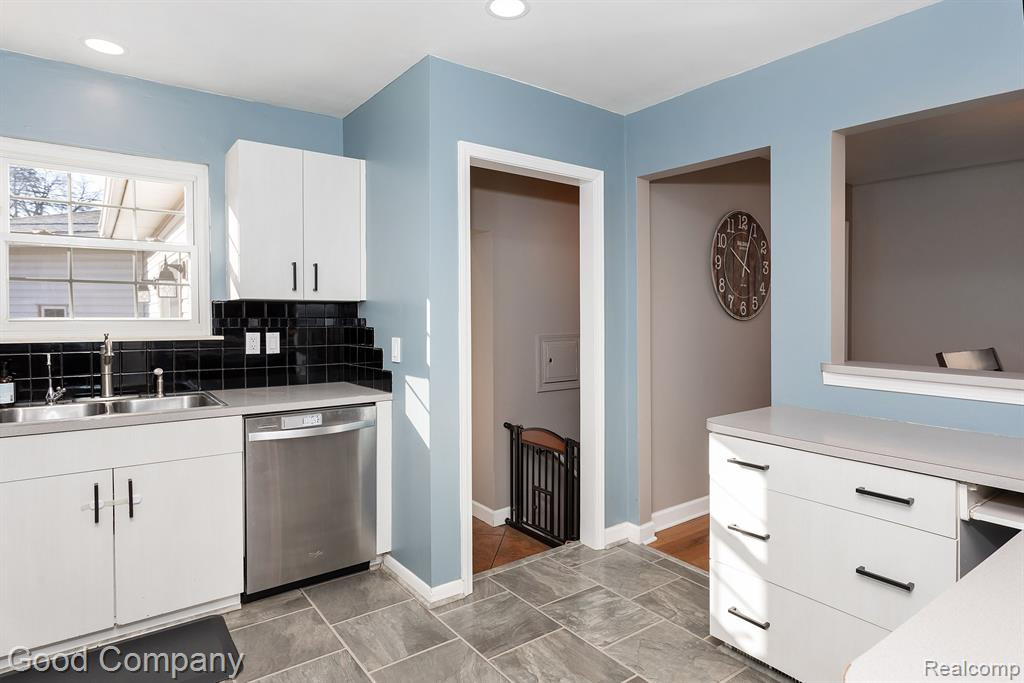 5621 CLEARY Drive, Waterford, MI 48329 — Photo 10