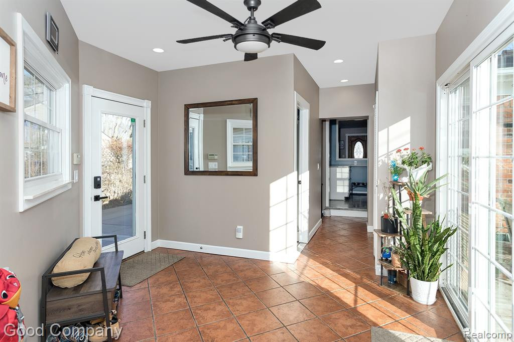 5621 CLEARY Drive, Waterford, MI 48329 — Photo 12