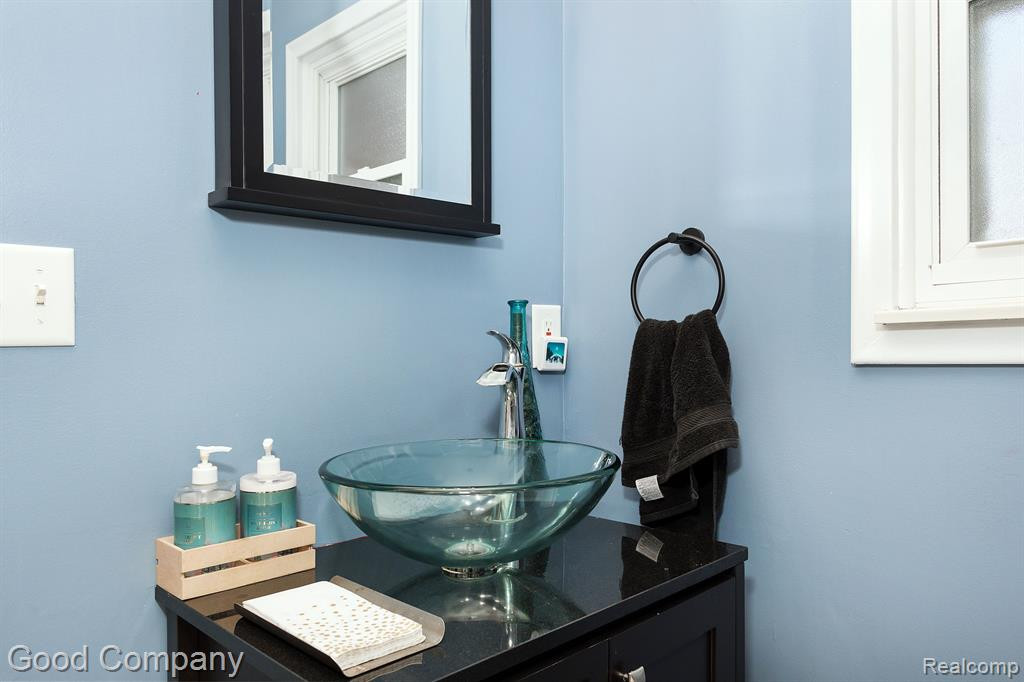 5621 CLEARY Drive, Waterford, MI 48329 — Photo 17