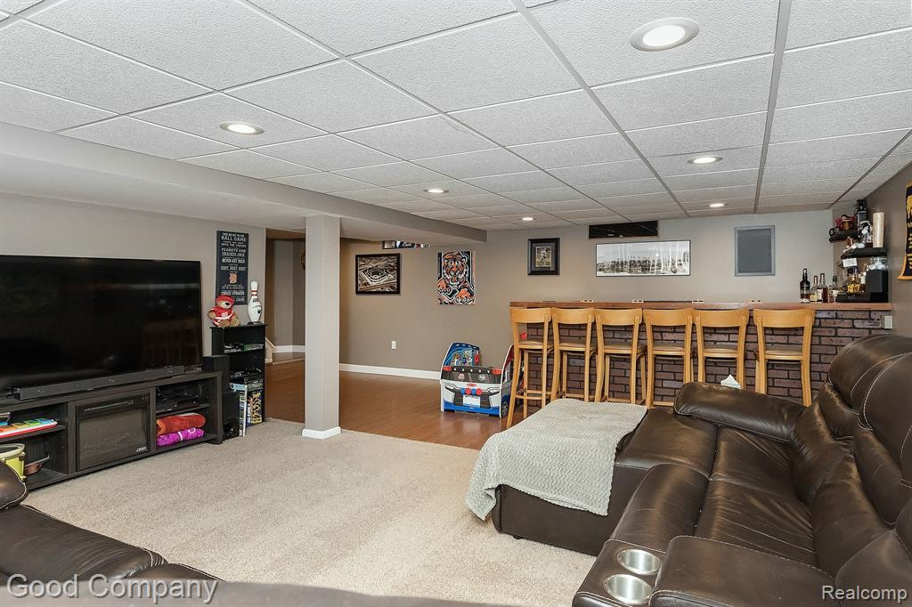 5621 CLEARY Drive, Waterford, MI 48329 — Photo 30