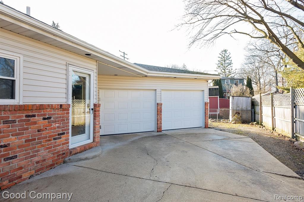 5621 CLEARY Drive, Waterford, MI 48329 — Photo 34
