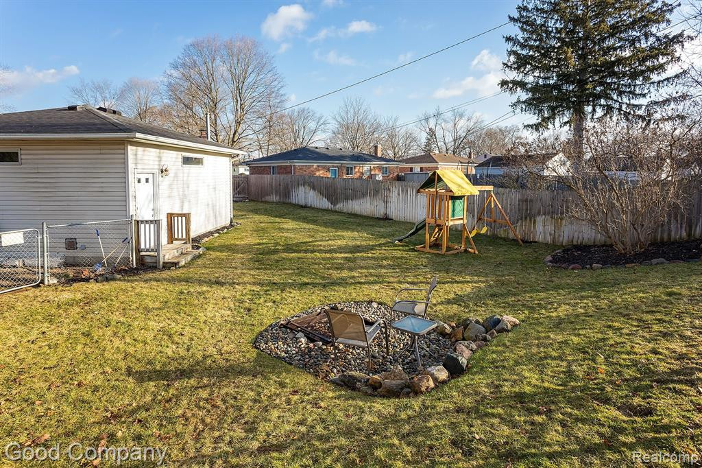 5621 CLEARY Drive, Waterford, MI 48329 — Photo 39