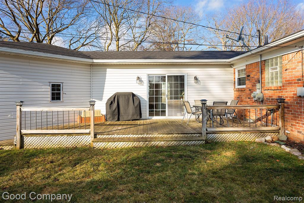 5621 CLEARY Drive, Waterford, MI 48329 — Photo 42
