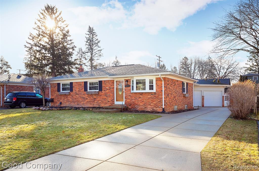 5621 CLEARY Drive, Waterford, MI 48329 — Photo 43