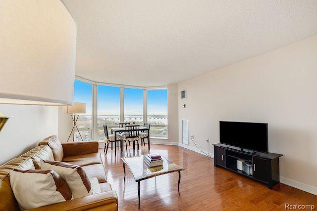 250 E HARBORTOWN Drive, 908, Detroit, MI 48207 — Photo 5