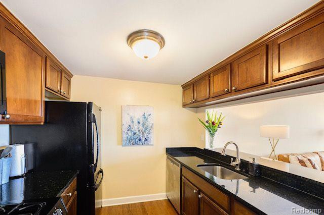 250 E HARBORTOWN Drive, 908, Detroit, MI 48207 — Photo 6