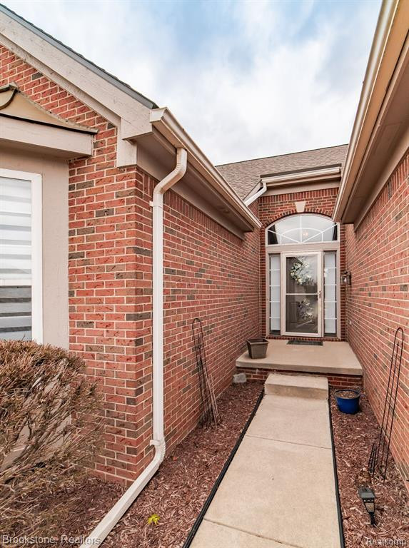 420 GOLF VILLA Drive, Oxford, MI 48371 — Photo 2