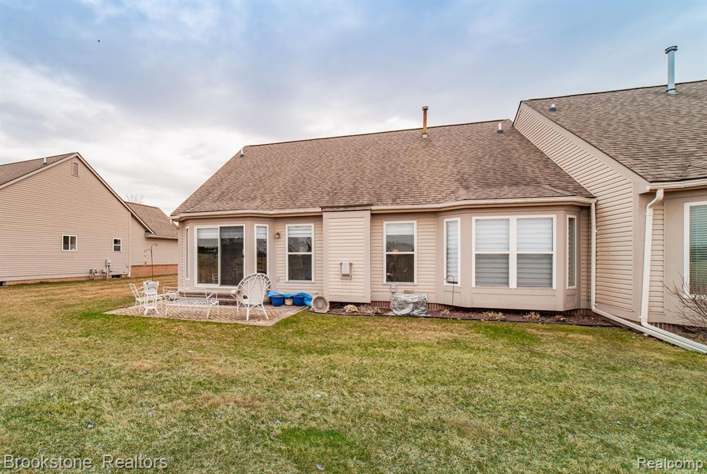 420 GOLF VILLA Drive, Oxford, MI 48371 — Photo 32
