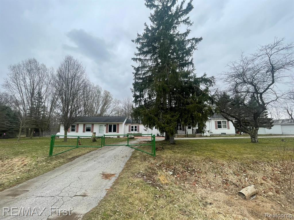 11293 DUNNIGAN Road, Emmett, MI 48022 — Photo 2