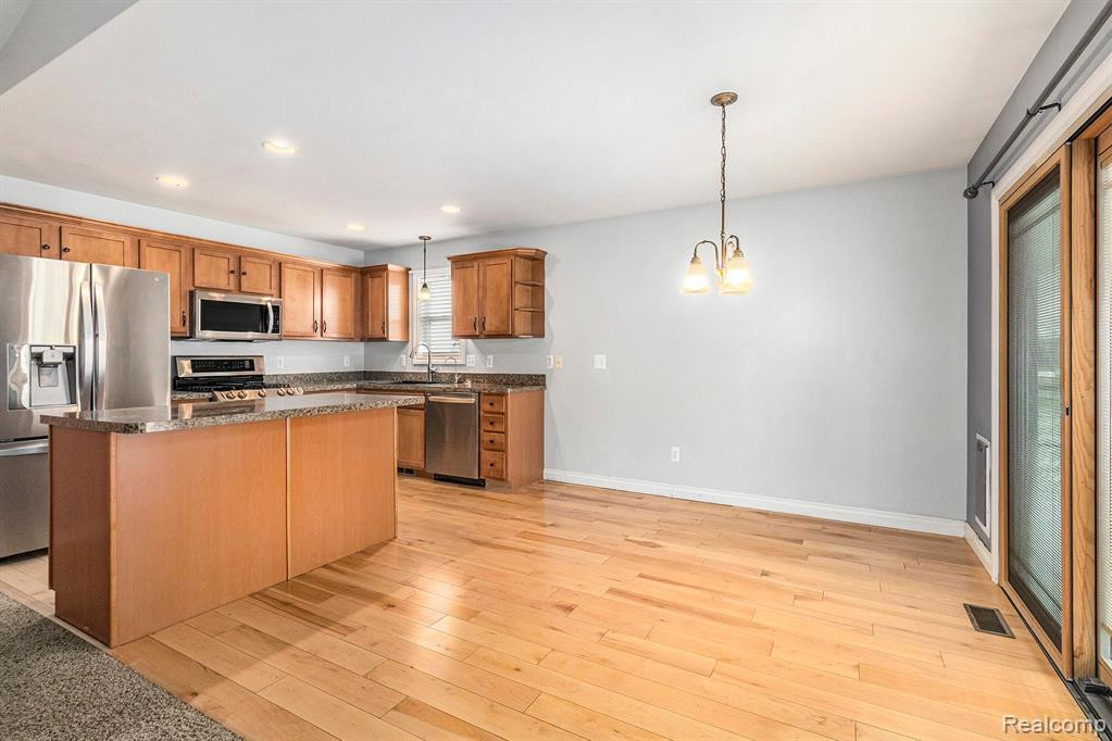 3467 AMBER OAKS Drive, Howell, MI 48855 — Photo 5