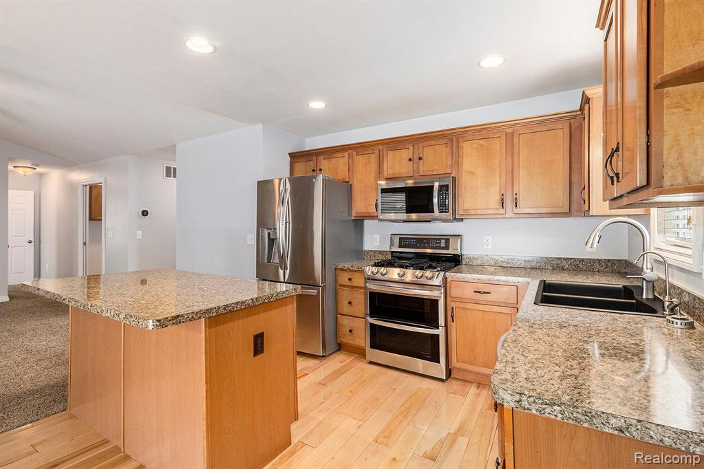 3467 AMBER OAKS Drive, Howell, MI 48855 — Photo 6