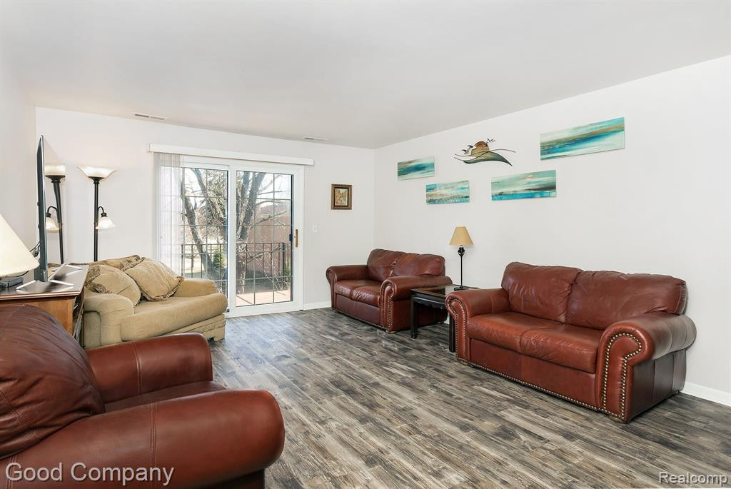 30795 SHIAWASSEE Road, 8B, Farmington, MI 48336 — Photo 4