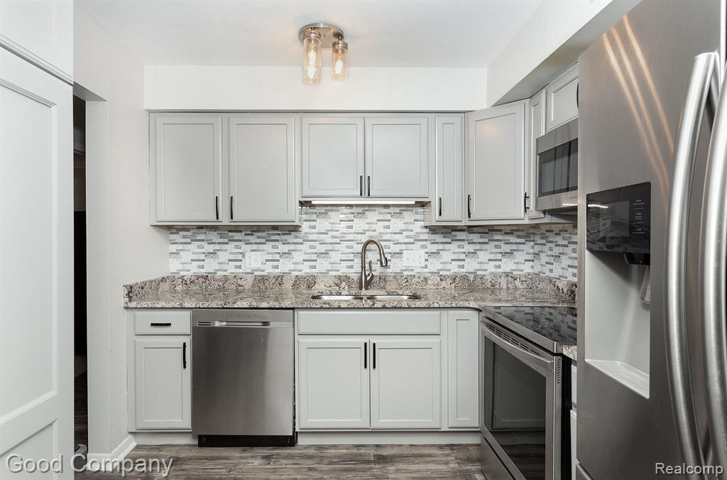 30795 SHIAWASSEE Road, 8B, Farmington, MI 48336 — Photo 8