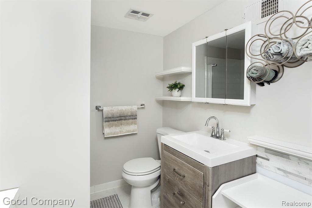 30795 SHIAWASSEE Road, 8B, Farmington, MI 48336 — Photo 15