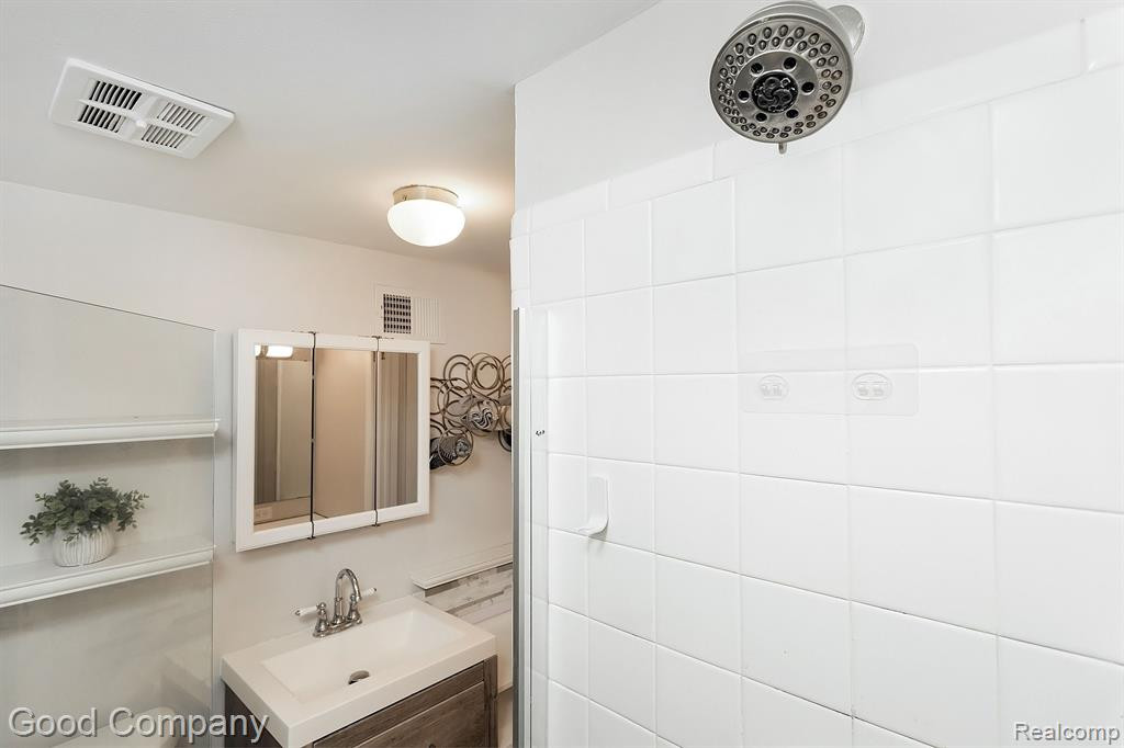 30795 SHIAWASSEE Road, 8B, Farmington, MI 48336 — Photo 17