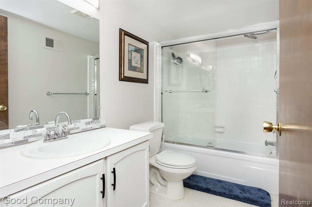 30795 SHIAWASSEE Road, 8B, Farmington, MI 48336 — Photo 20