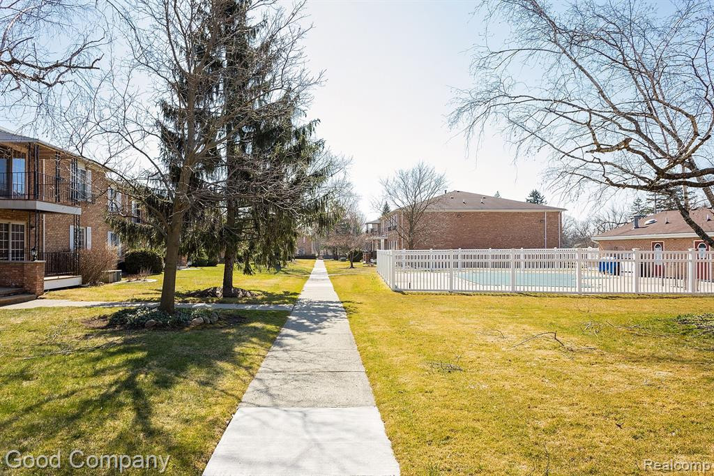 30795 SHIAWASSEE Road, 8B, Farmington, MI 48336 — Photo 26