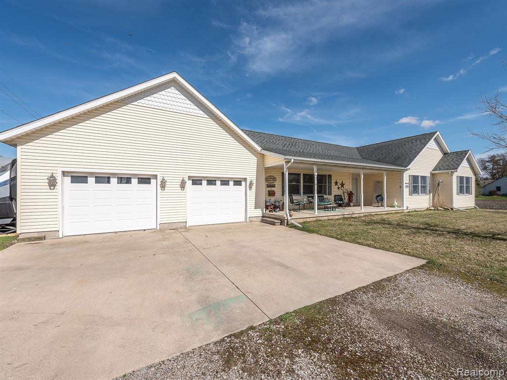 7992 BLUEBUSH Road, Maybee, MI — Photo 2