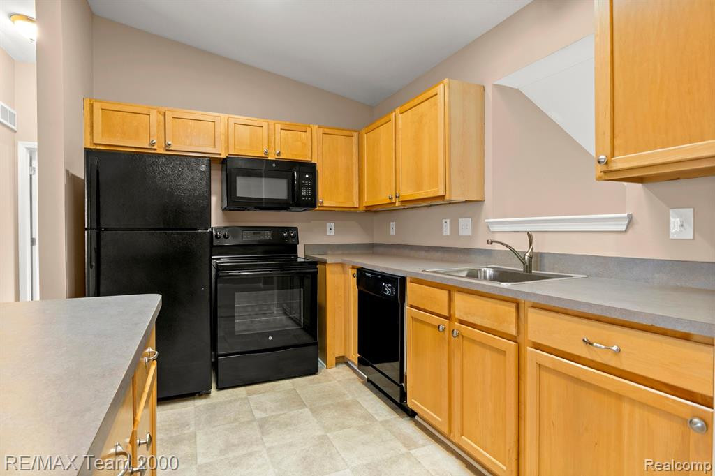 7366 MAPLELAWN Drive, Ypsilanti, MI 48197 — Photo 17