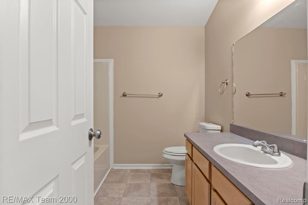 7366 MAPLELAWN Drive, Ypsilanti, MI 48197 — Photo 20