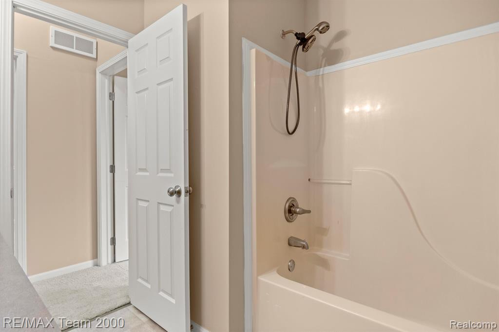 7366 MAPLELAWN Drive, Ypsilanti, MI 48197 — Photo 21