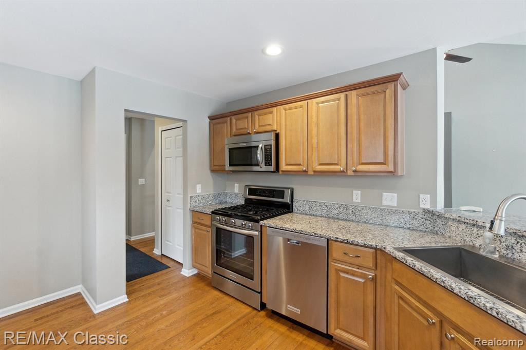 1179 ANDOVER Circle, Commerce Twp, MI 48390 — Photo 9