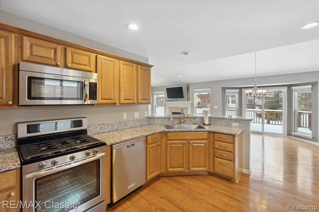 1179 ANDOVER Circle, Commerce Twp, MI 48390 — Photo 10