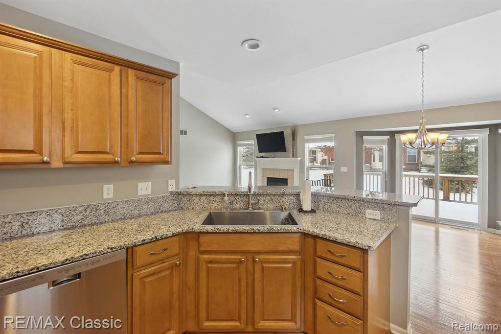 1179 ANDOVER Circle, Commerce Twp, MI 48390 — Photo 12