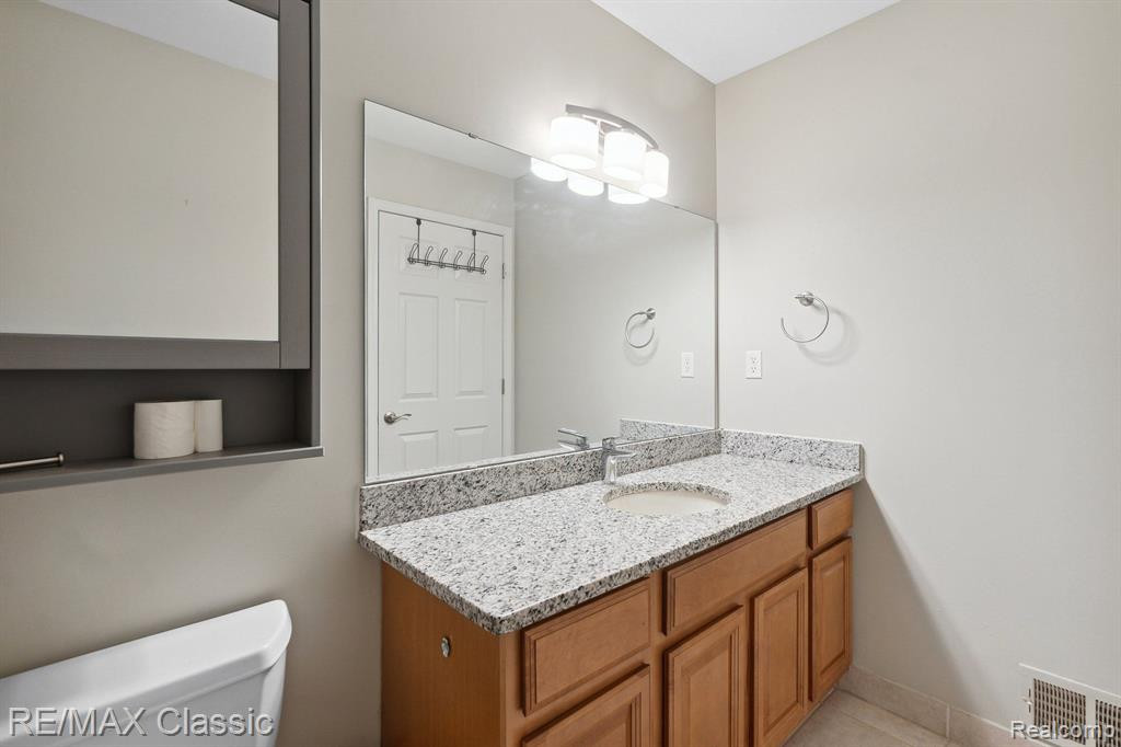1179 ANDOVER Circle, Commerce Twp, MI 48390 — Photo 19