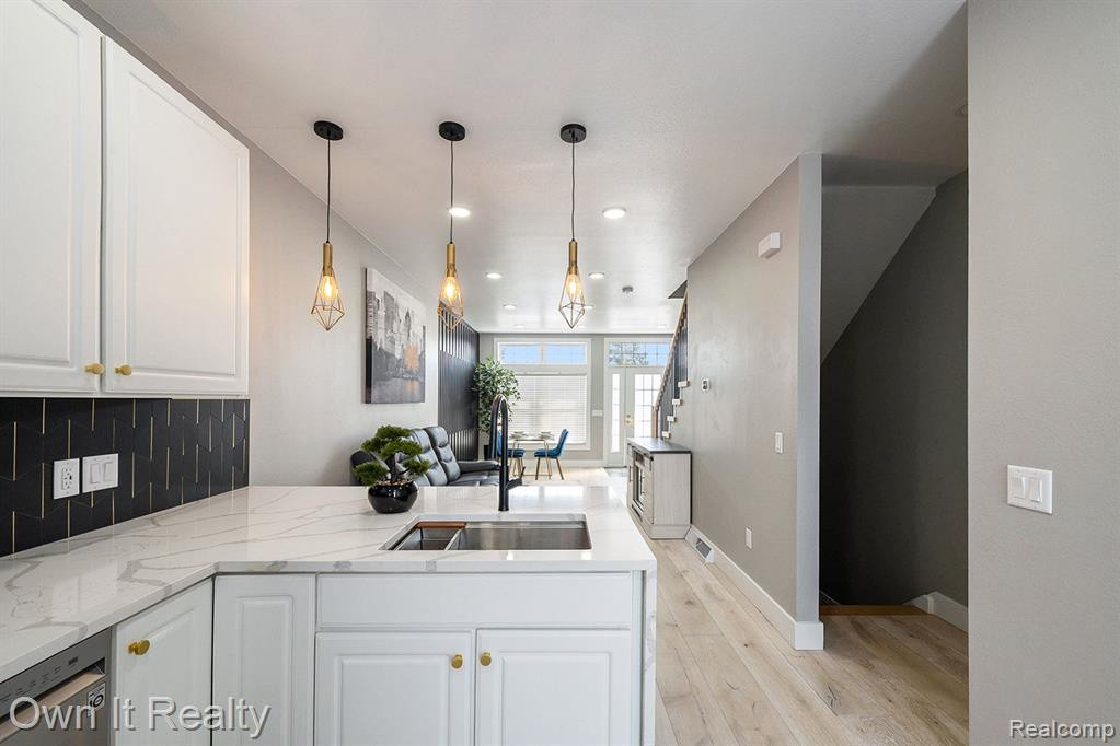 408 BEACHWALK Trail, Luna Pier, MI 48157 — Photo 13
