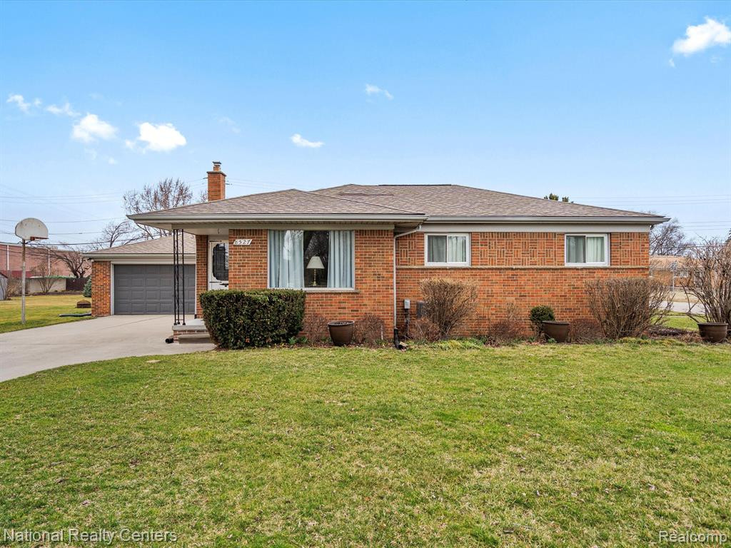8527 Metropolitan Parkway, Sterling Heights, MI 48312 — front exterior