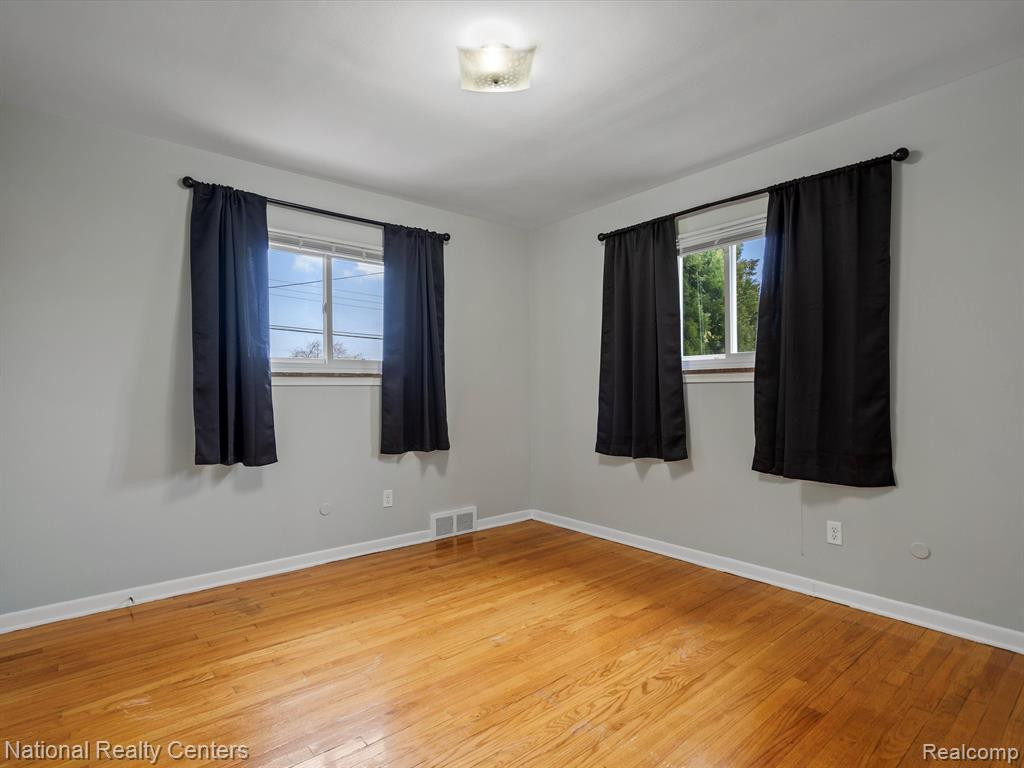 8527 Metropolitan Parkway, Sterling Heights, MI 48312 — Photo 12