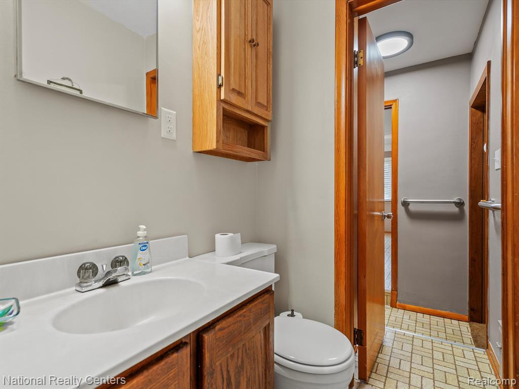 8527 Metropolitan Parkway, Sterling Heights, MI 48312 — Photo 14