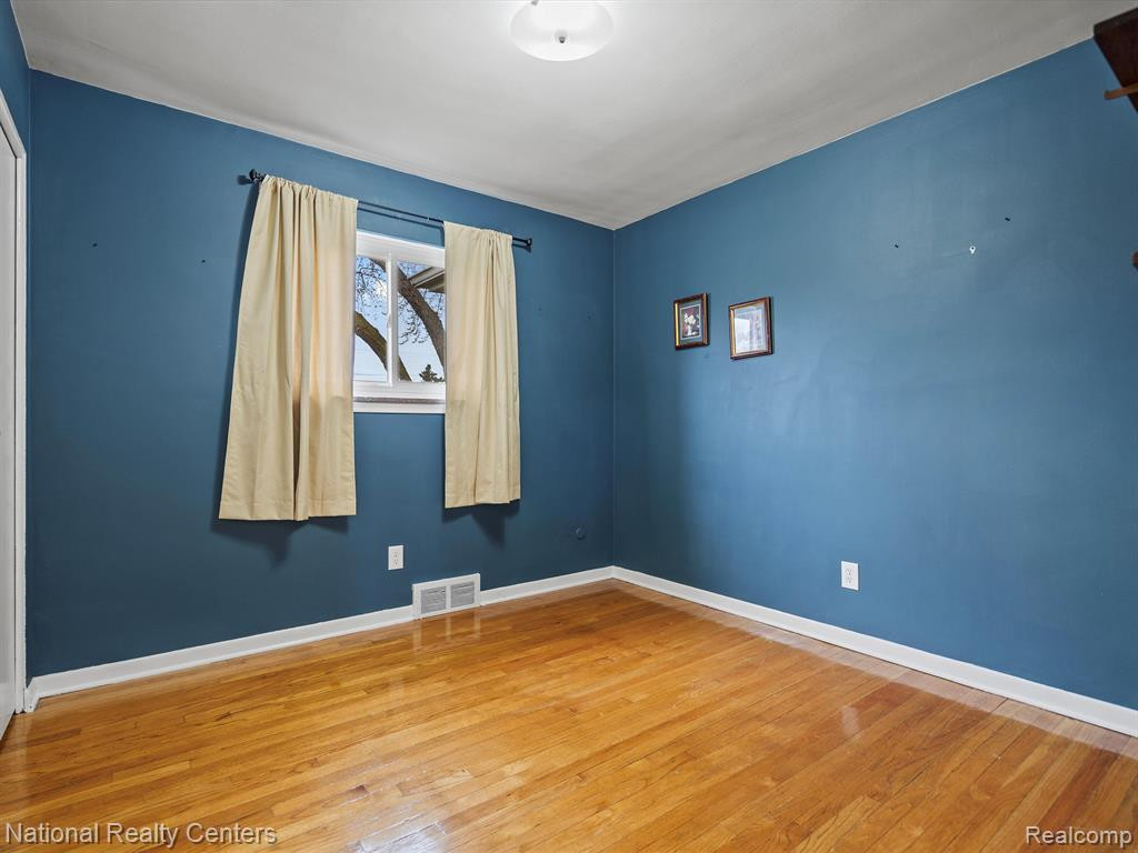 8527 Metropolitan Parkway, Sterling Heights, MI 48312 — Photo 17