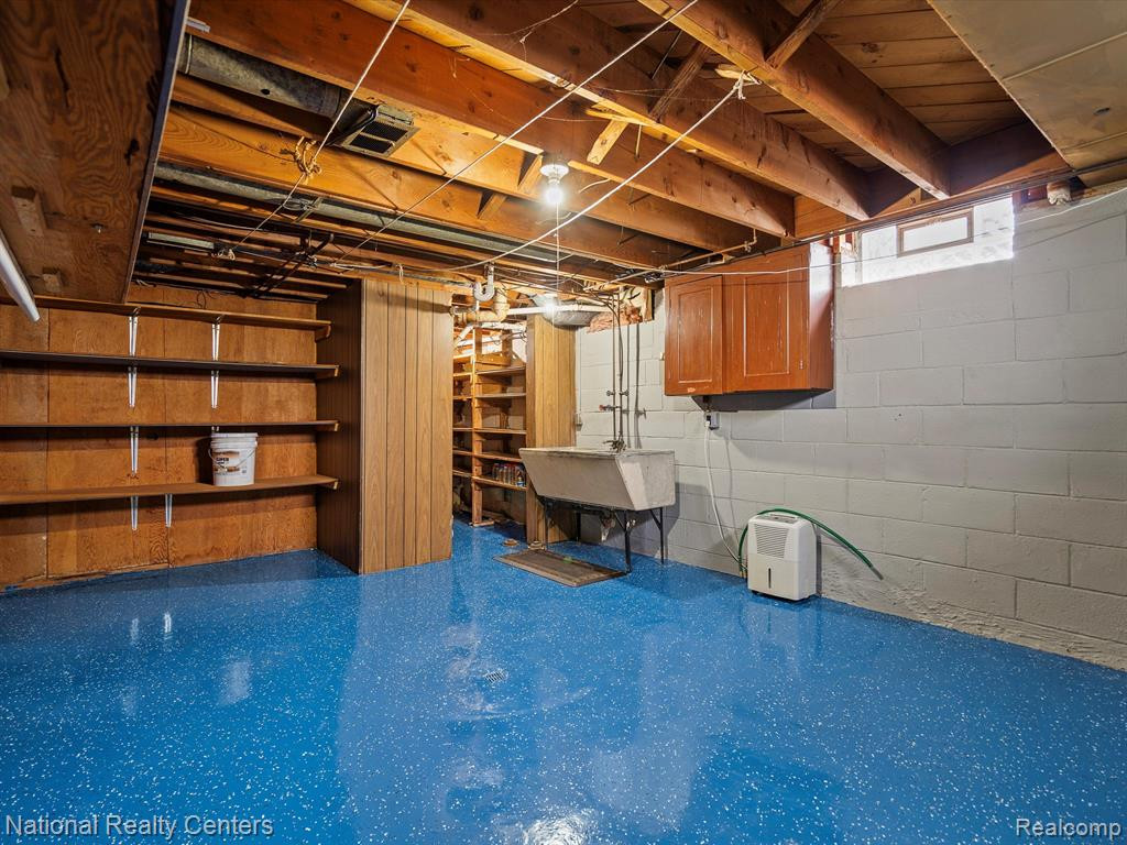 8527 Metropolitan Parkway, Sterling Heights, MI 48312 — Photo 22