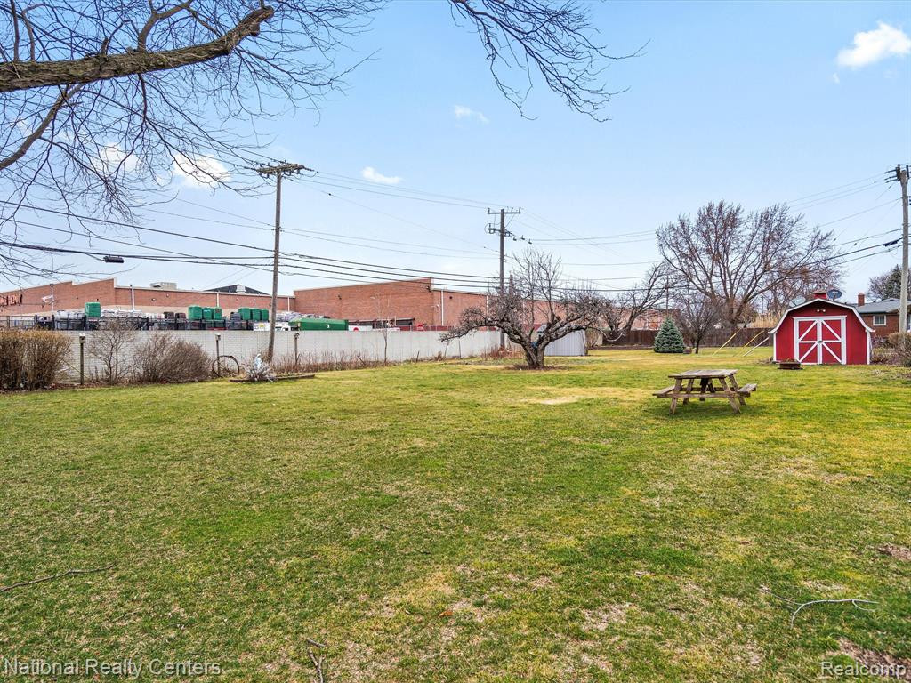 8527 Metropolitan Parkway, Sterling Heights, MI 48312 — Photo 27