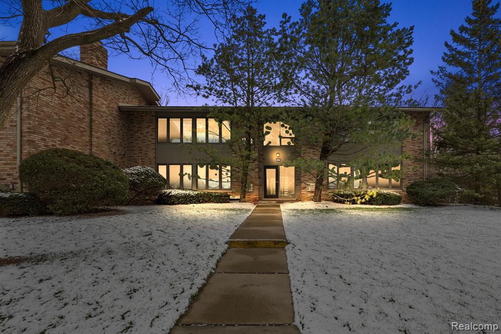 376 W Concord Place, 4, Bloomfield Hills, MI 48304 — front exterior