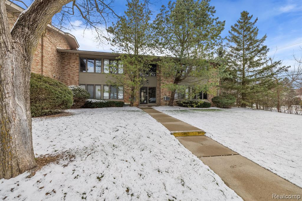 376 W Concord Place, 4, Bloomfield Hills, MI 48304 — Photo 2