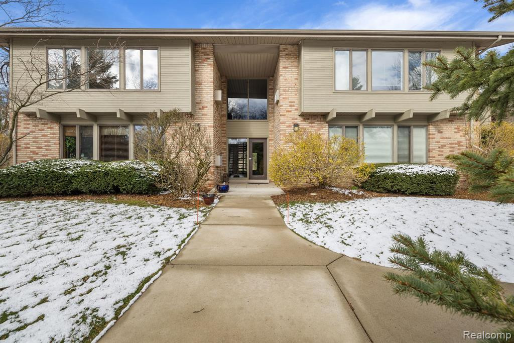 376 W Concord Place, 4, Bloomfield Hills, MI 48304 — Photo 3