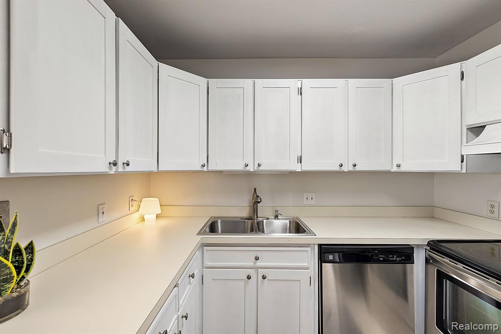 376 W Concord Place, 4, Bloomfield Hills, MI 48304 — Photo 15