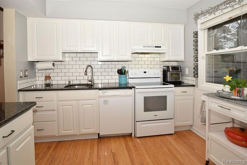 1773 BRENTWOOD Drive, Troy, MI 48098 — Photo 9