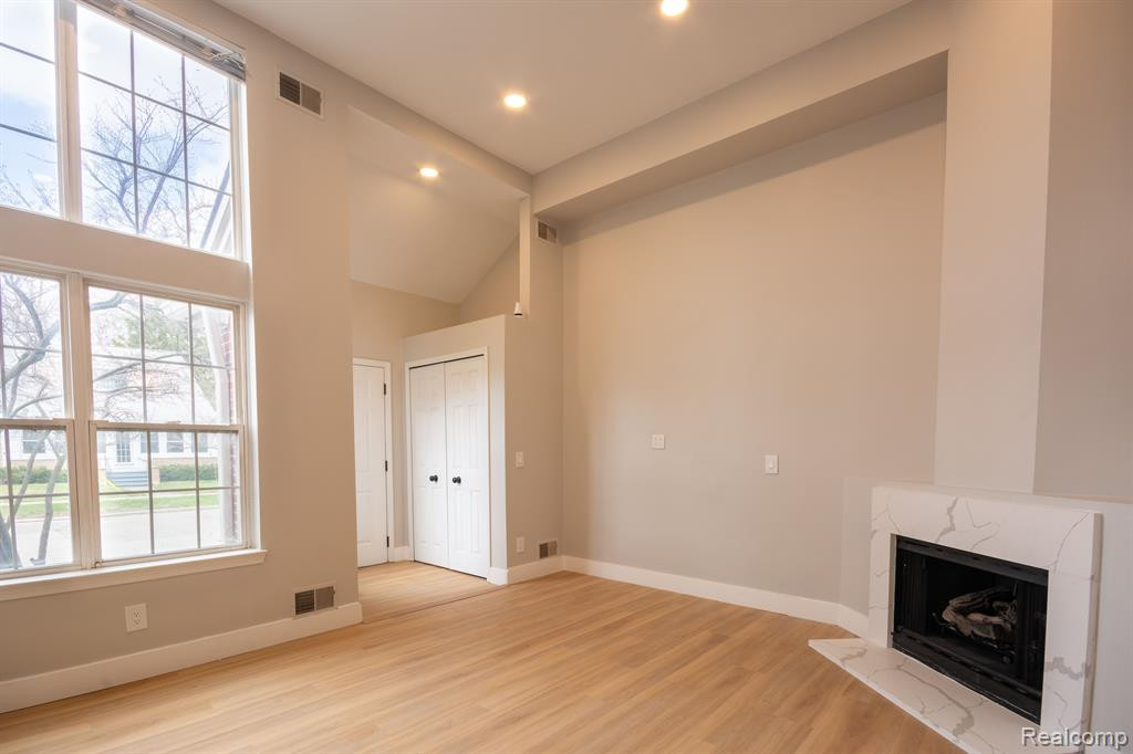 167 W KENILWORTH Avenue, Royal Oak, MI 48067 — Photo 2