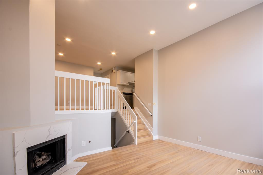 167 W KENILWORTH Avenue, Royal Oak, MI 48067 — Photo 4