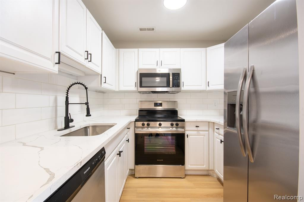 167 W KENILWORTH Avenue, Royal Oak, MI 48067 — Photo 5