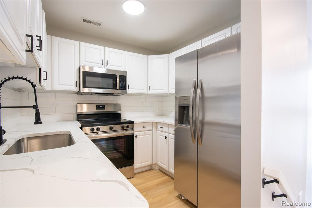 167 W KENILWORTH Avenue, Royal Oak, MI 48067 — Photo 6