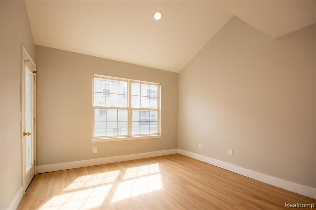167 W KENILWORTH Avenue, Royal Oak, MI 48067 — Photo 10