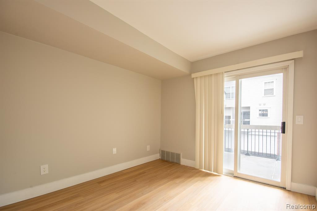 167 W KENILWORTH Avenue, Royal Oak, MI 48067 — Photo 12