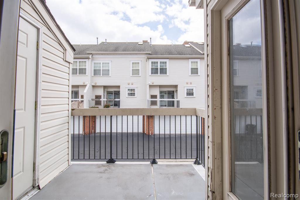 167 W KENILWORTH Avenue, Royal Oak, MI 48067 — Photo 14