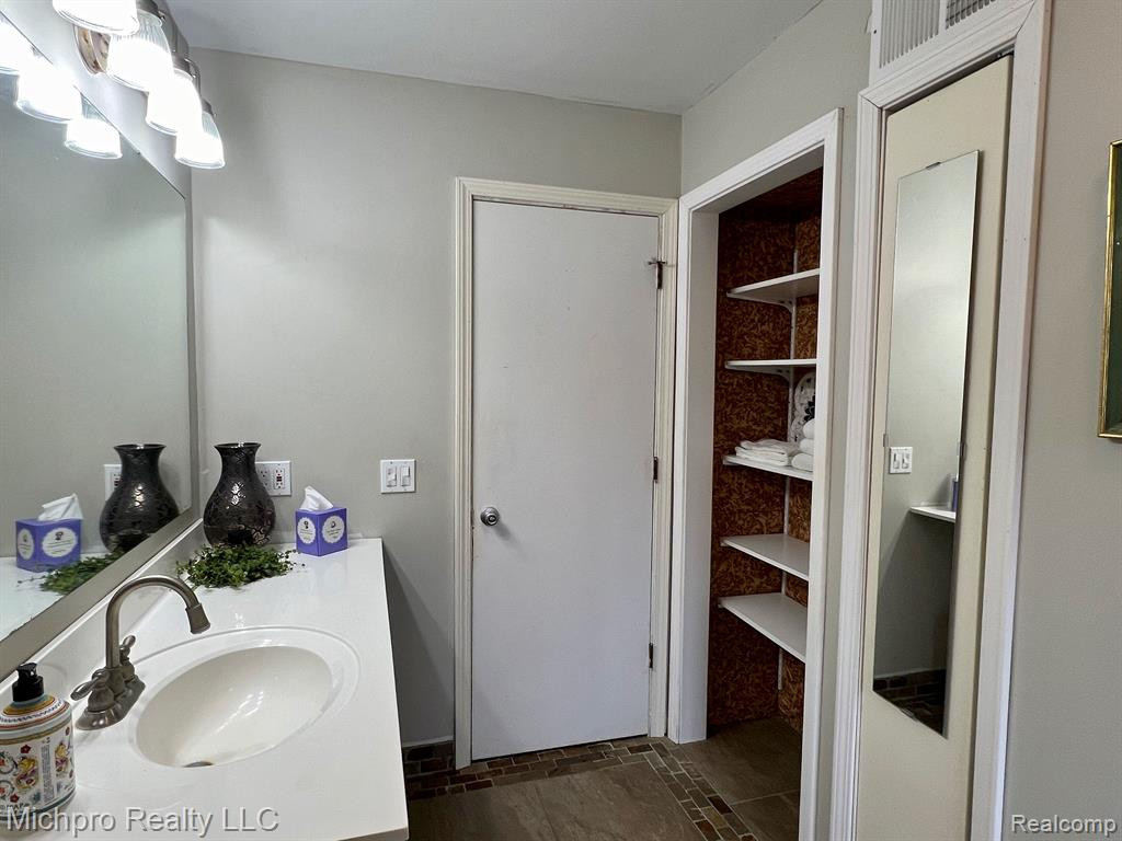 981 Gill Street, Oxford, MI 48371 — Photo 20
