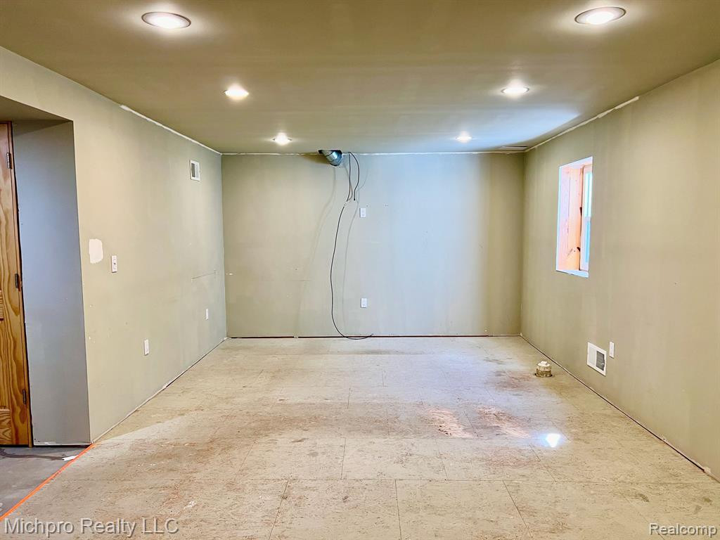 981 Gill Street, Oxford, MI 48371 — Photo 28